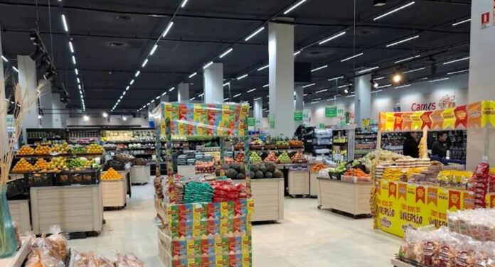na foto, carrefour Porto Alegre