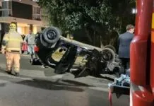 na foto, carro capotado em Canoas
