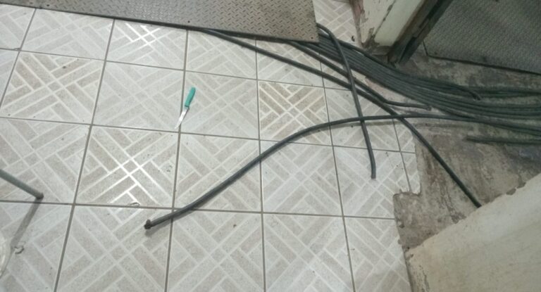 Canoas: armados, criminosos invadem casa de bombas e roubam fios