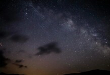 Imagem ilustra a chuva de meteoros delta aquáridas