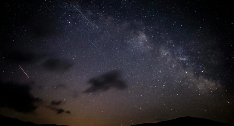Imagem ilustra a chuva de meteoros delta aquáridas