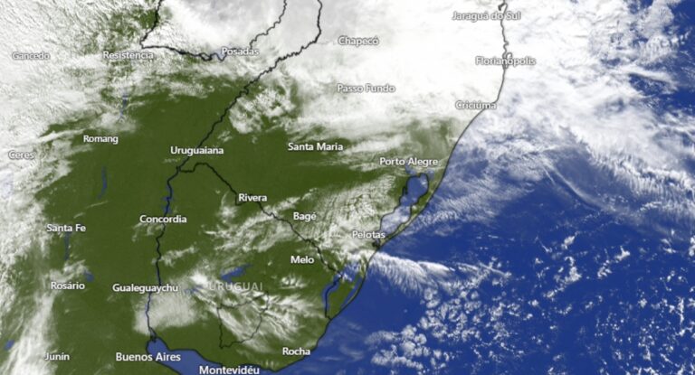 Imagem de satélite mostra nuvens de chuva se aproximando do rio grande do sul