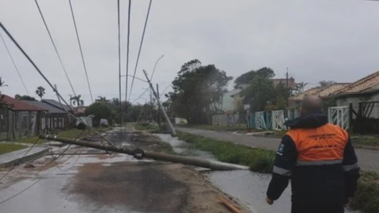 Na foto, mostra o ciclone extratropical que atingiu o estado