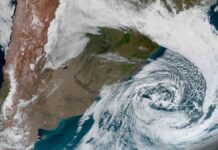 na foto, imagem de satélite mostra a atuação de um ciclone extratropical no RS
