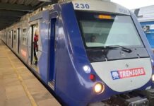 Trem da Trensurb na plataforma da estação