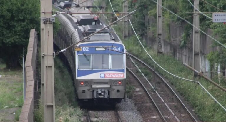 Trem da Trensurb em funcionamento