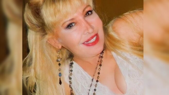 Na foto, mostra a cantora sol que morreu