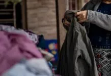 roupas estão disponíveis para distribuiçaão em Canoas