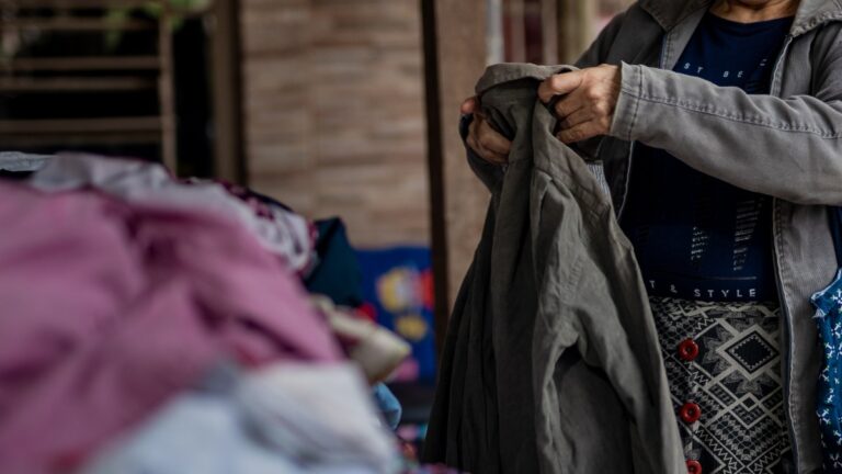 roupas estão disponíveis para distribuiçaão em Canoas