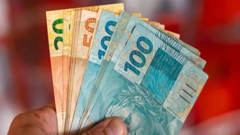 Nova Lei libera empréstimo de R$ 10 mil via Pix para quem é CLT