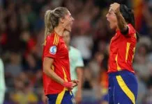 Jogadoras da Seleção da Espanha comemorando um gol