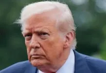 Foto mostra o presidente dos EUA, Donald Trump, diante das tensões políticas de que o país norte-americano pode bloquear o sinal GPS no Brasil