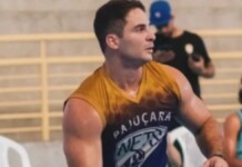 Ex-jogador de basquete é preso por agredir namorada com mais de 60 socos