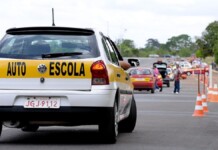 imagem de carros da autoescola