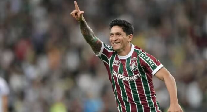 Jogador do Fluminense comemorando um gol