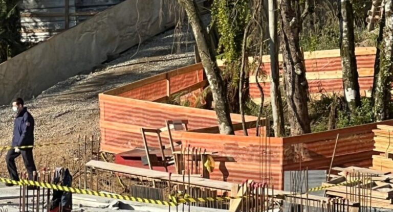 Operário é atingido por laje em obra