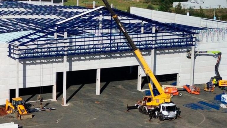 na foto, prédio em construção da loja da Havan em Canoas