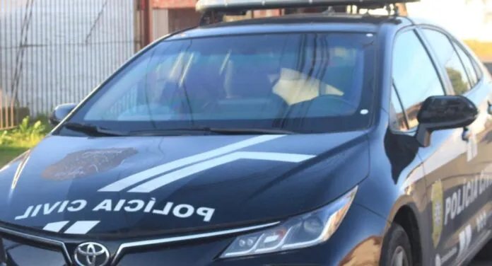 na foto, viatura da Polícia Civil em caso de homem Canoas