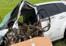 Na foto, o carro da ocorrência do homem que morreu após tentar matar mulher em acidente