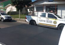 na foto, polícia na loja em que homem foi morto a tiros em Sapucaia do Sul