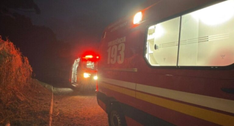 Na foto, a ocorrência dos homens mortos em homicídio em Antônio Prado