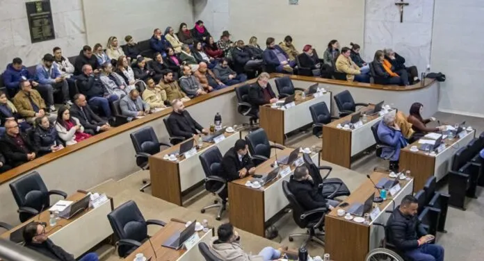 Vereadores aprovam aumento de imposto em Canoas