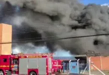 Imagem mostra a ocorrência de incêndio em Cachoeirinha