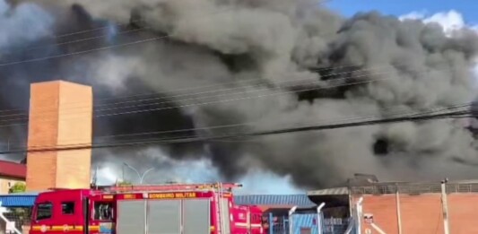 Imagem mostra a ocorrência de incêndio em Cachoeirinha