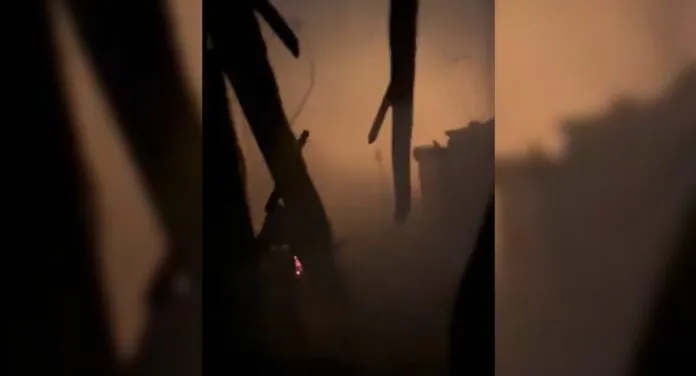 Imagem mostra incêndio em loja no parque assis brasil