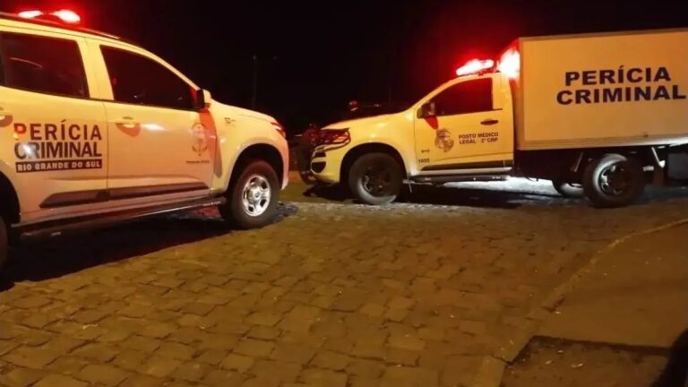 Na foto, mostra a pericia do jovem encontrado morto dentro de geladeira