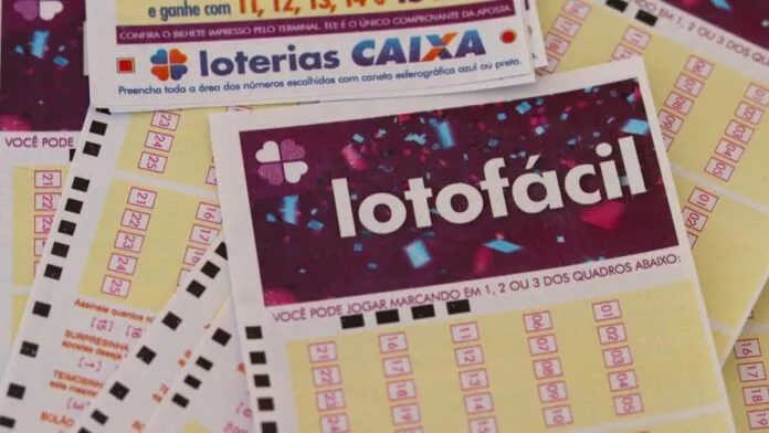 na foto, o bilhete do concurso 3434 da Lotofácil