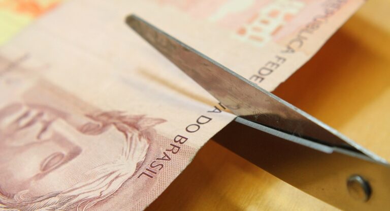 O Governo Lula anunciou a extinção de um importante auxílio para milhões de brasileiros; Saiba detalhes completos na reportagem