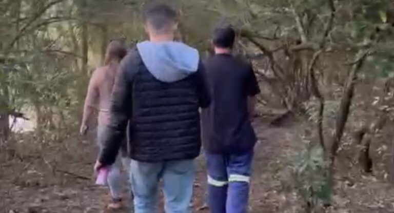 na foto, local em que mãe e bebê foram encontrados em Esteio