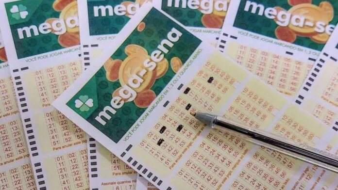 na foto, bilhetes do concurso 2884 da Mega-Sena