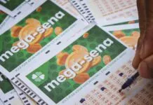 na foto, bilhete da Mega-Sena 2892