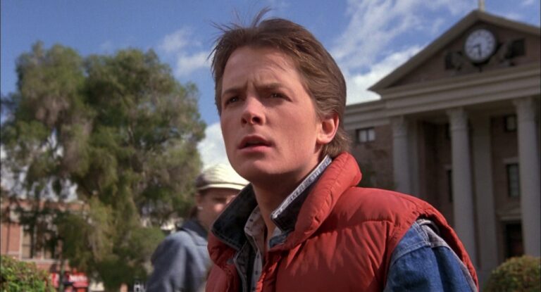 foto mostra o ator Michael J. Fox como Marty McFly