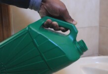 Na foto, a água sanitária que pode trazer riscos a saúde conforme alerta o minstério saúde
