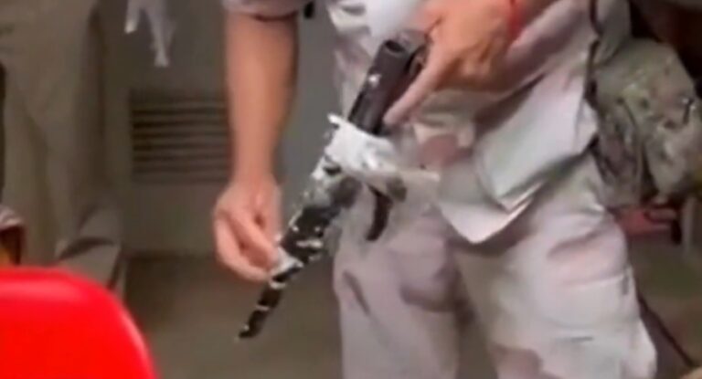 Monges foram flagrados com metanfetamina e arma caseira