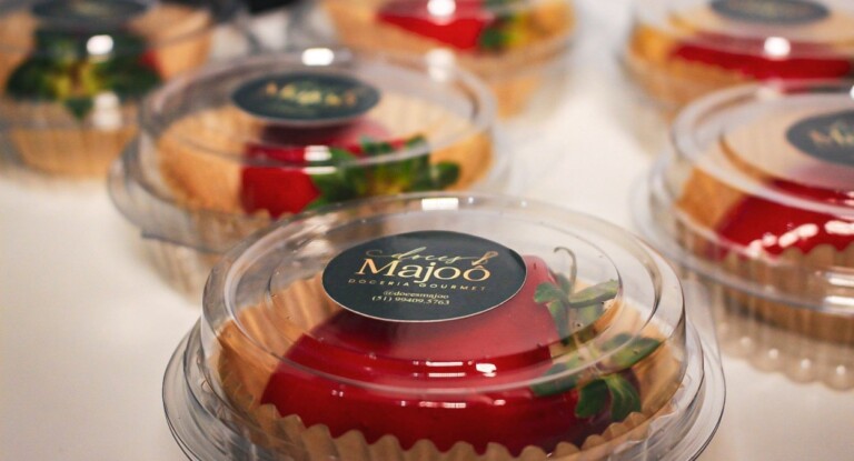 Na foto, morango do amor em Canoas