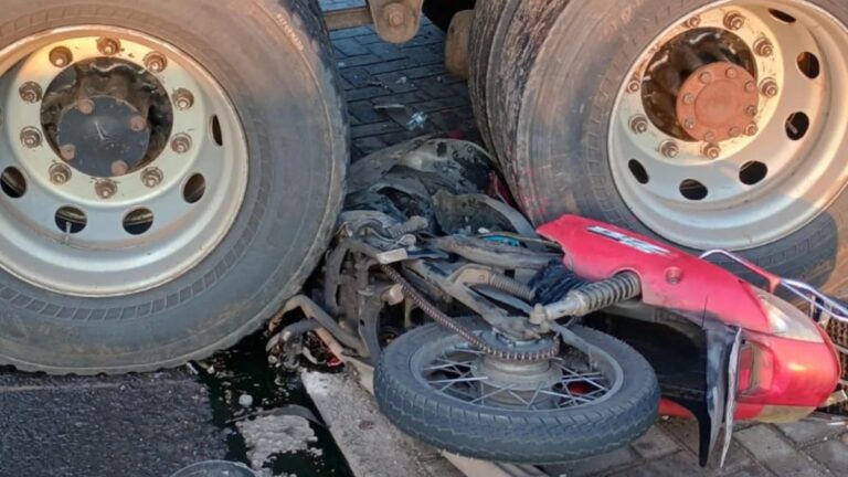 na foto, motociclista fica gravemente ferido durante acidente em Cachoeirinha