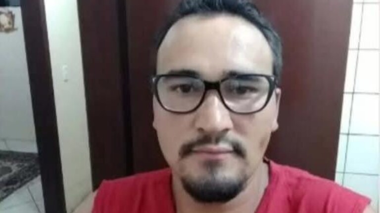 Na foto, o motorista que morreu em acidente com carro