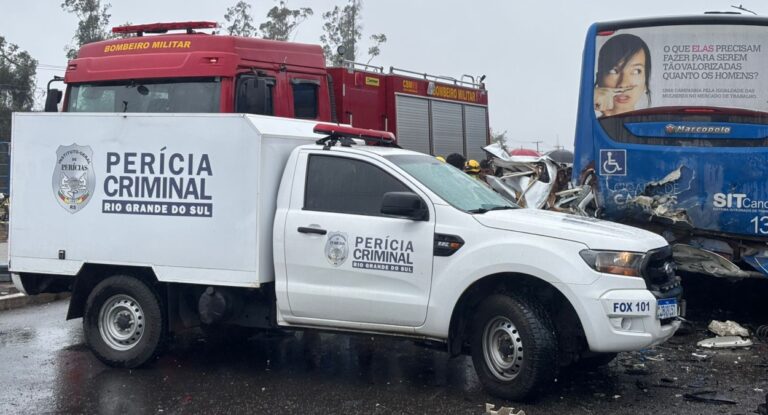 foto mostra ocorrência onde motorista de carro foi morto em canoas