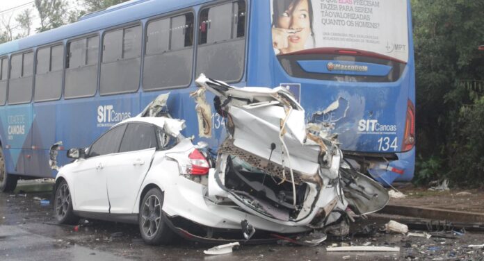 na foto, o veículo de motorista morto em Canoas