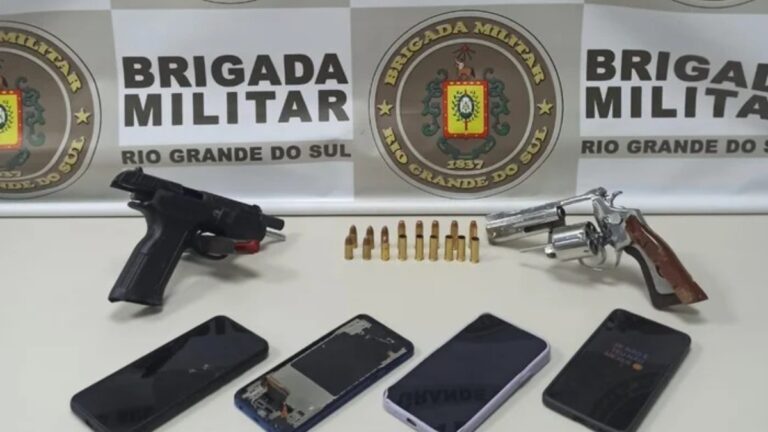 Na foto, as armas e celulares apreendidos na ocorrência da mulher morta em Guapore