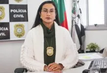 na foto, delega angélica giovanella que investiga caso de mulher morta a marteladas em Canoas