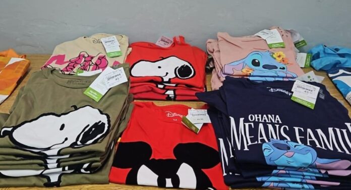 na foto, roupas apreendidas com mulheres em Canoas