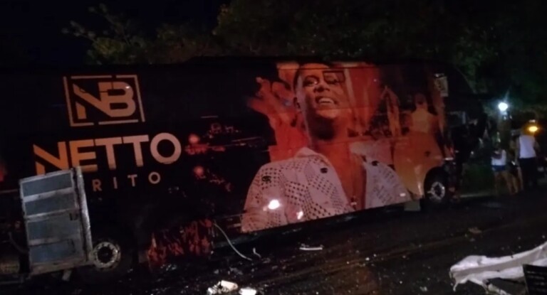foto do acidente com ônibus do cantor Netto Brito