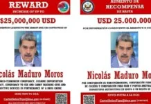 na foto, cartaz de recompensa de nicolás maduro