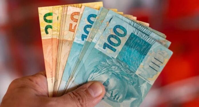 Foto mostra dinheiro de resgate do Nota Fiscal Gaúcha em Canoas