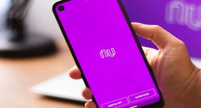 Foto mostra aplicativo do Nubank